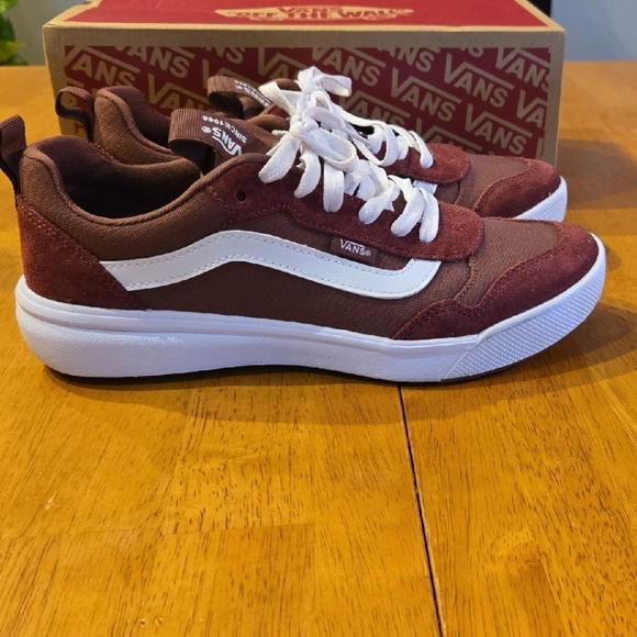 Vans Women's Maroon and White Sneakers - Picture 5 of 8